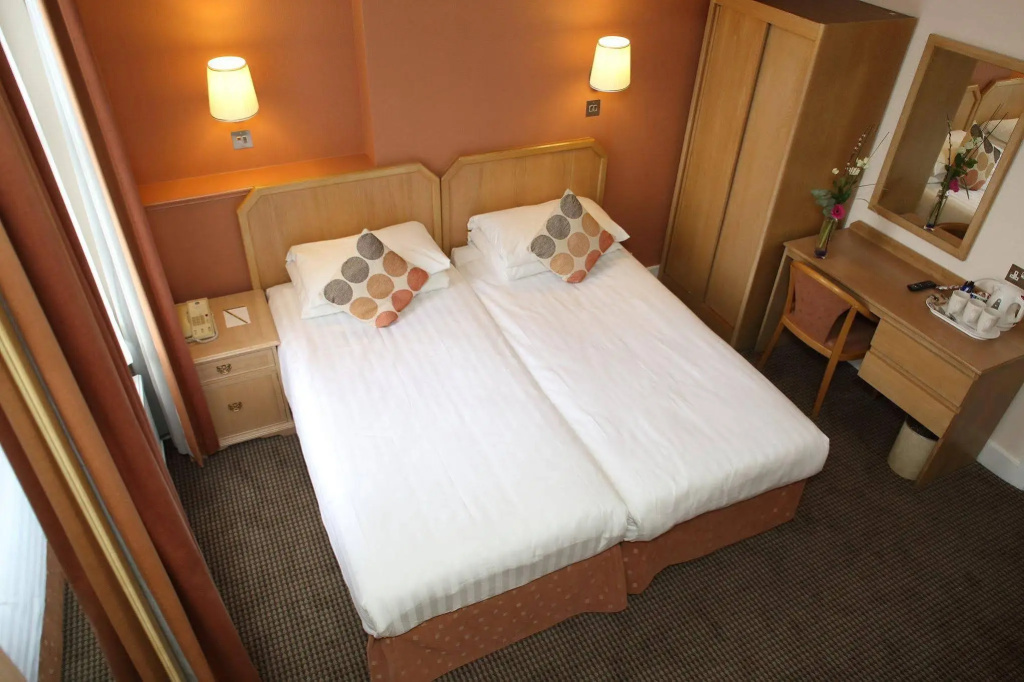 Отель Phoenix Hotel в Лондоне