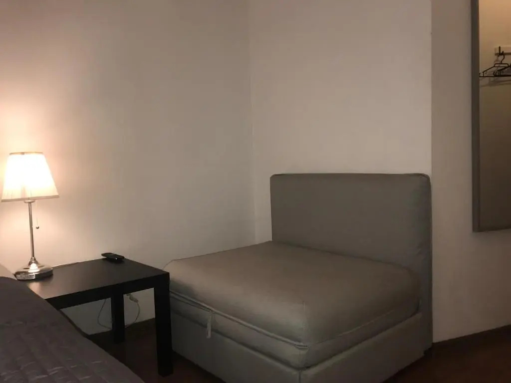 Standard Triple room with street view