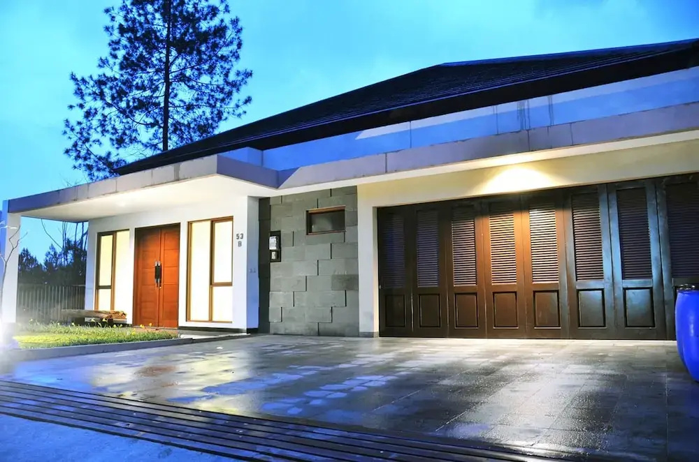 Mentari Hill View 8 BR heated pool and movie room