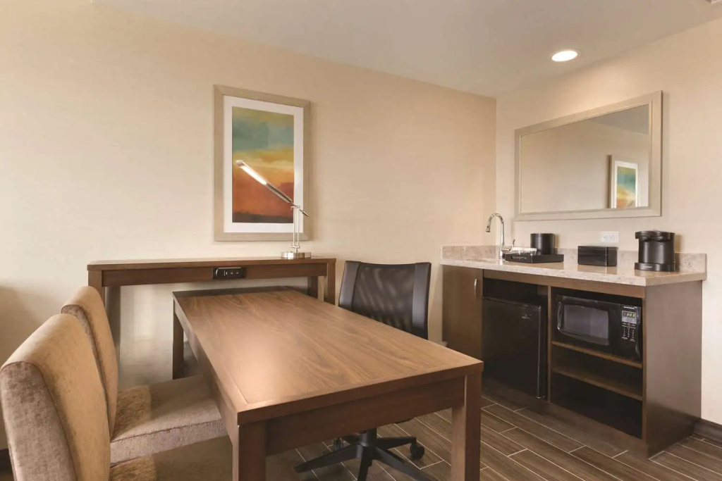 Embassy Suites by Hilton Akron Canton Airport - Chambres