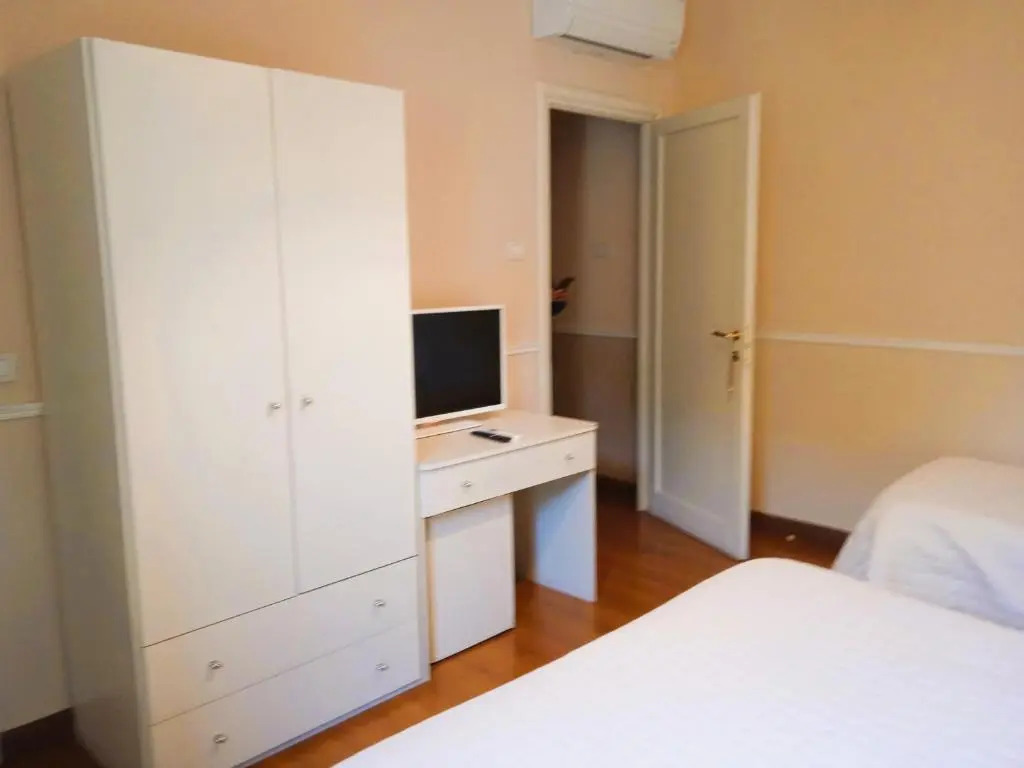 標準四人房，配有大床