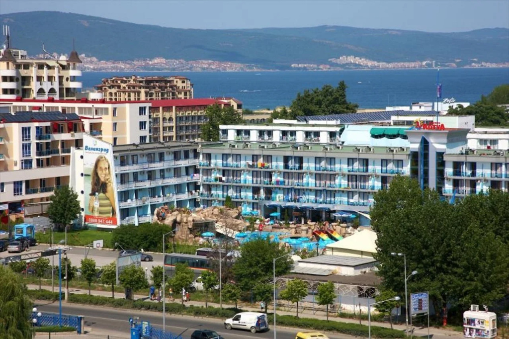 Beach & Waterfront