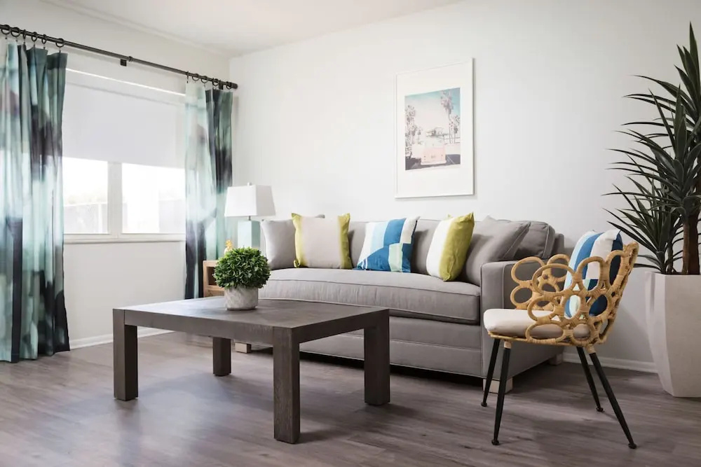 Deluxe King Condo Updated Suite by the Beach!