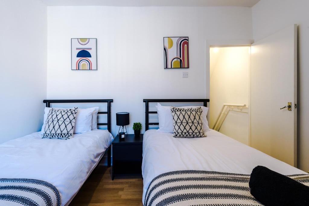 Cozy Liverpool Anfield House, Entire Home with Free Wifi & Netflix