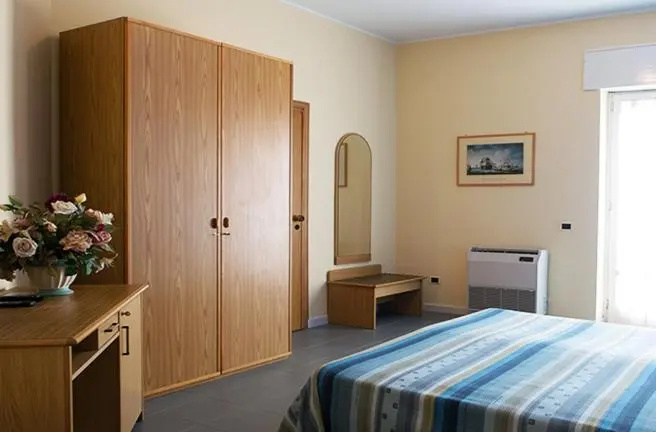 Double room (full double bed)