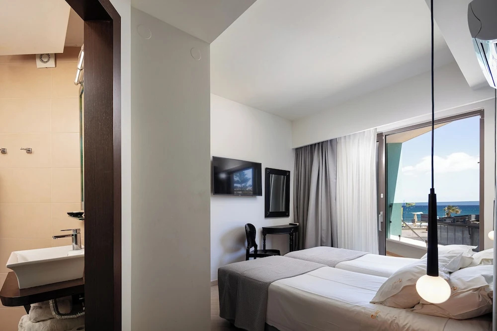 Apartment with balcony and with partial sea view
