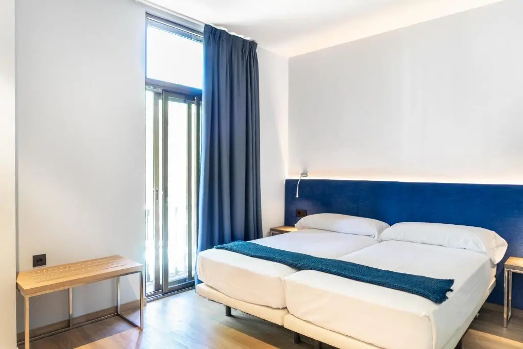 Double room (full double bed)