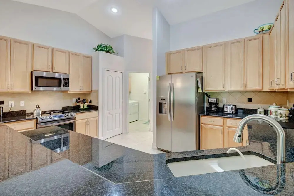 Коттедж в 1519 NW 31st Ave
