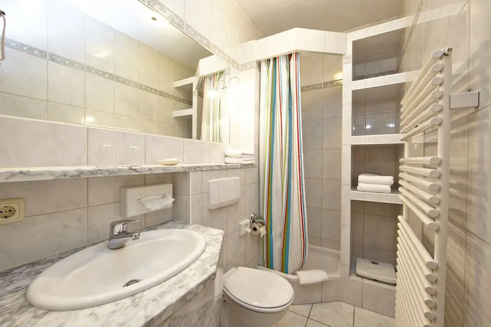 Standard Double room with balcony (full double bed)