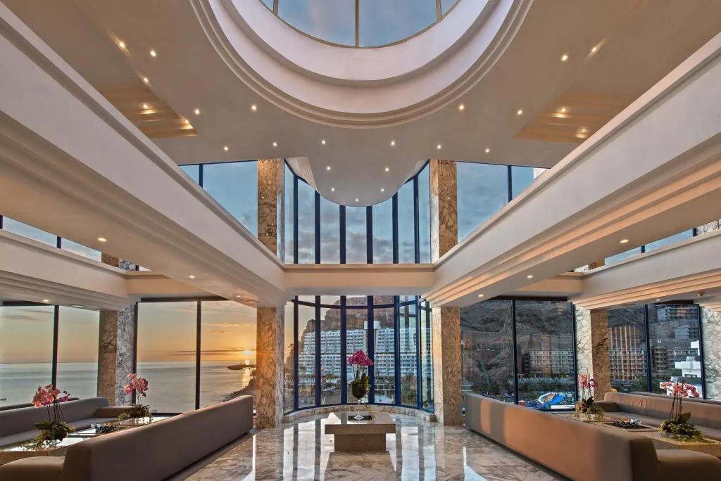Lobby & Reception