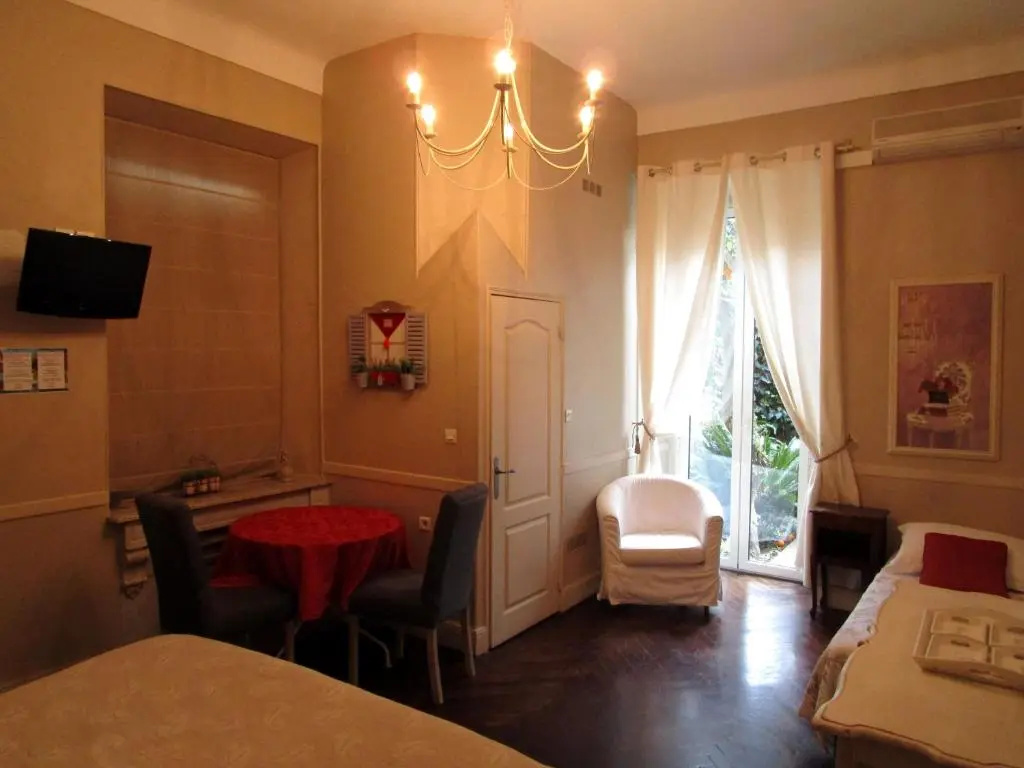 Standard Triple room