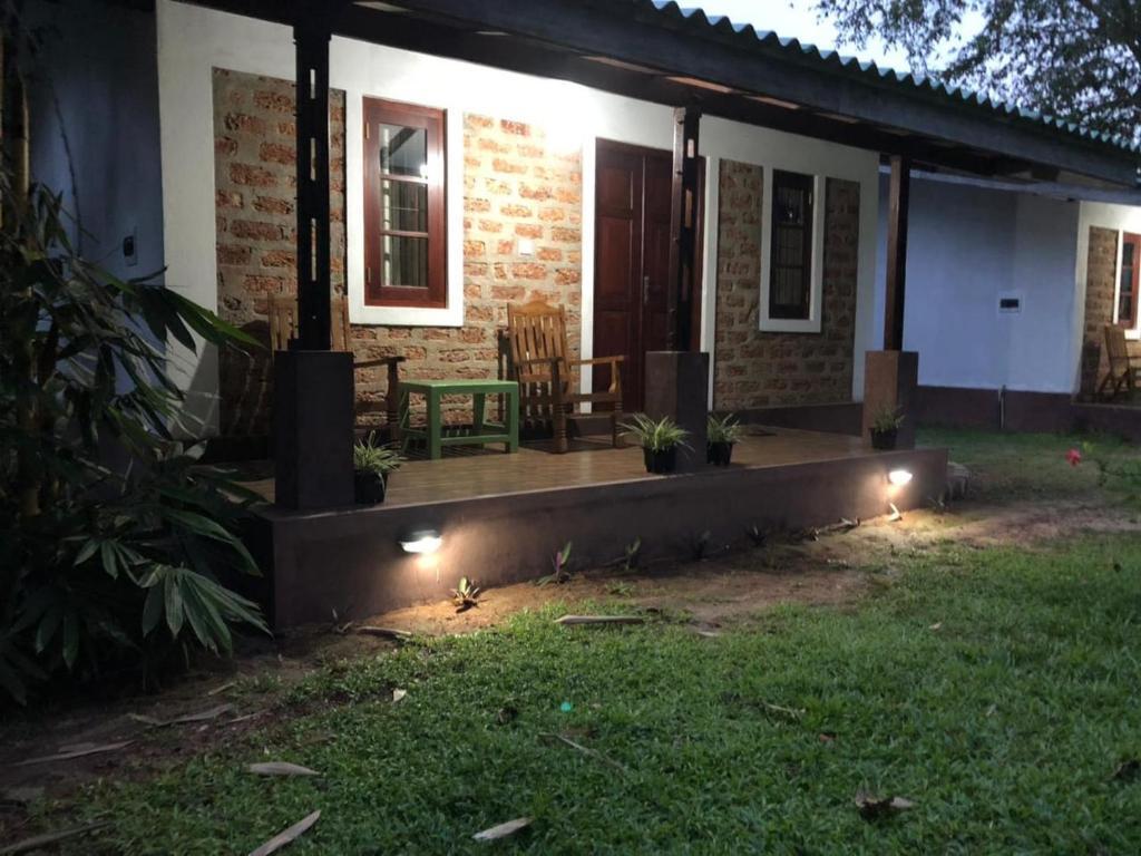 Kumbukgahawatta Hotel