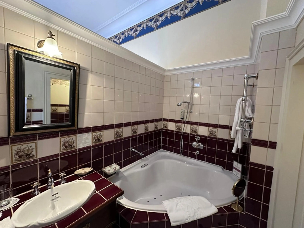 Hotel "Belle Epoque" by null