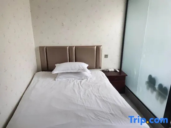 Deluxe Double room (full double bed)