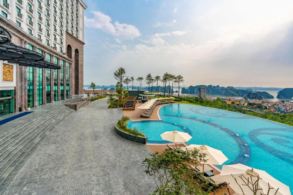 FLC Halong Bay Golf Club & Luxury Resort - 3