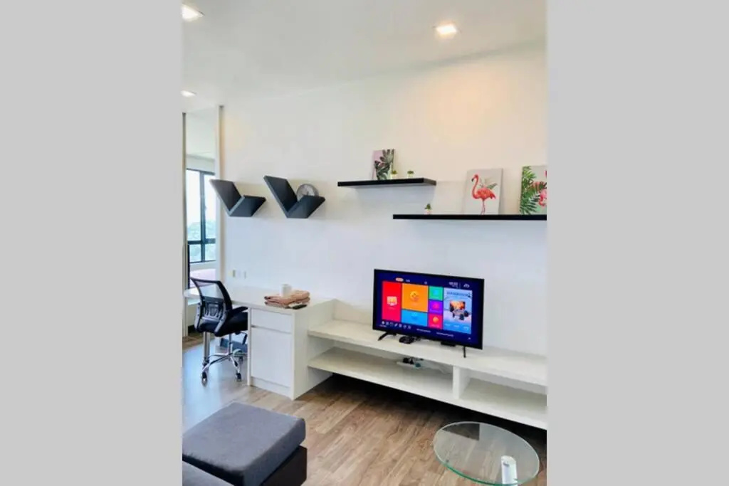 Landmark Residence 2, High Floor with Nice View, Free Parking, TVbox.