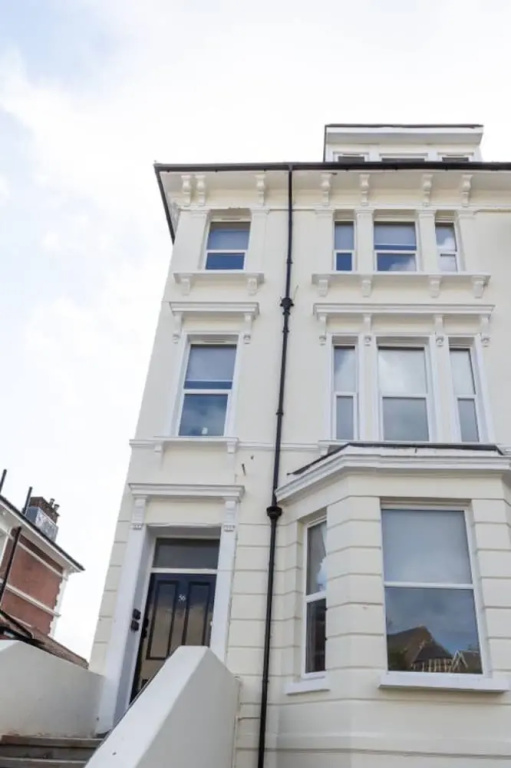 Coastal Charm 1BR Flat Near the Sea Street Parking