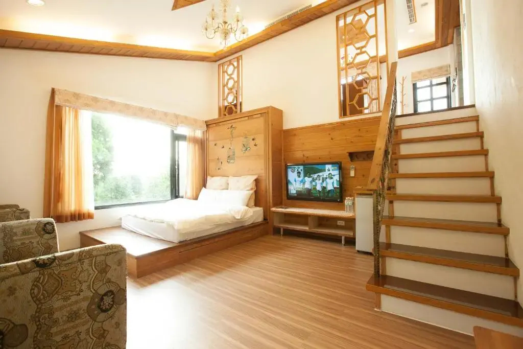 Upon The Hill - фото 4