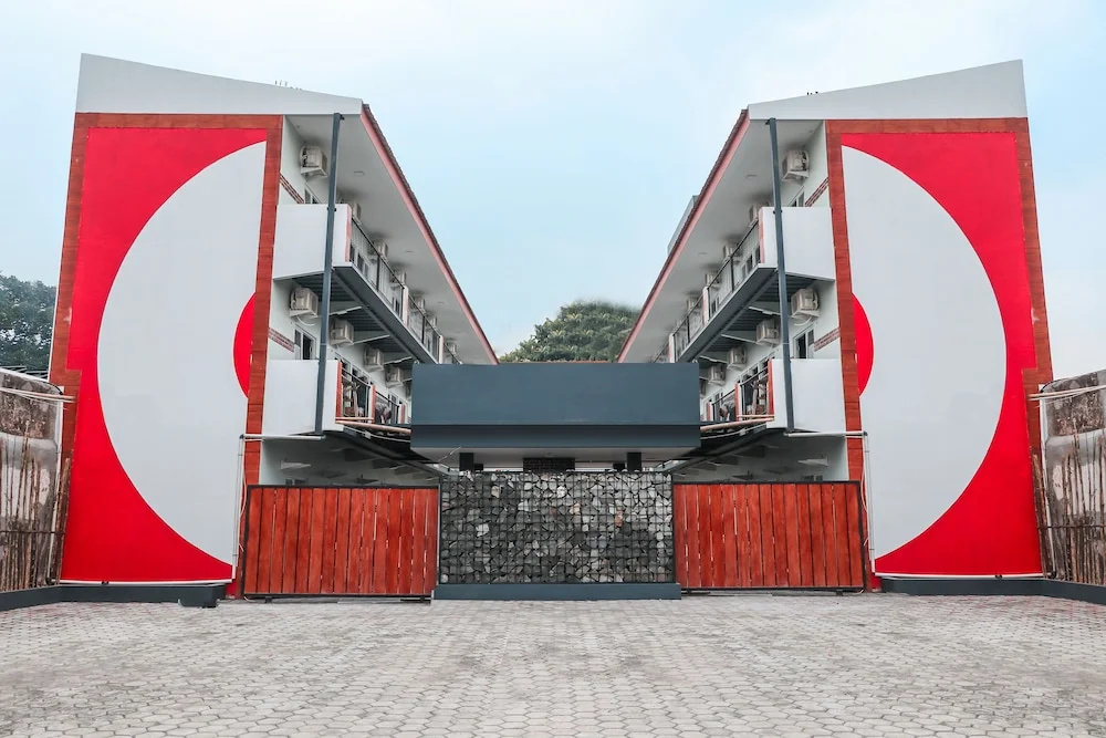OYO Life 1823 Tekno Residence