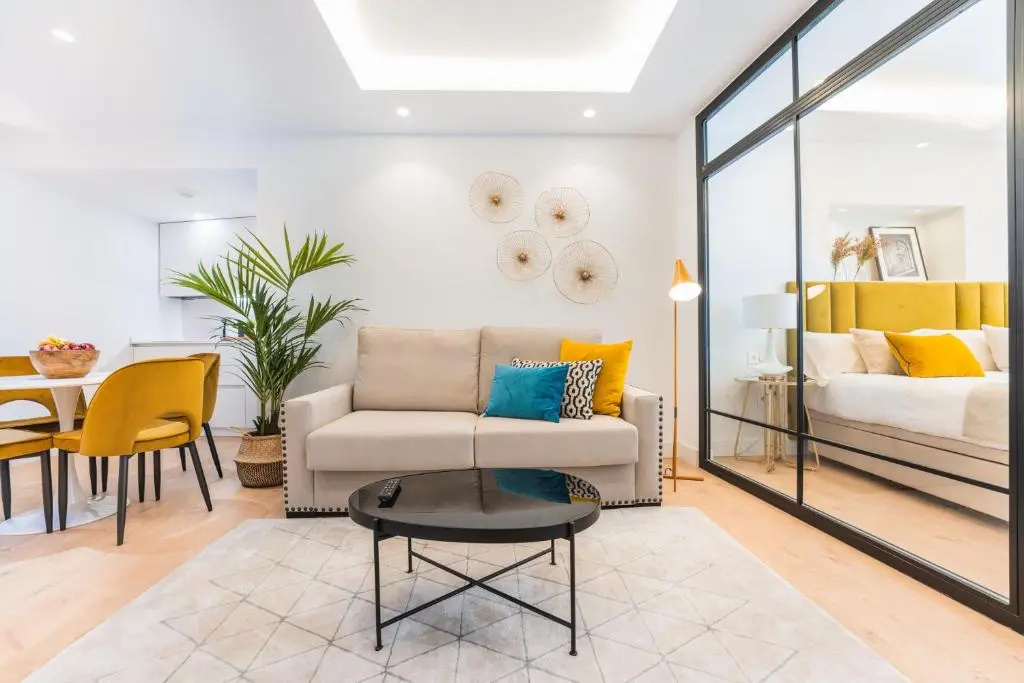 2 Bedrooms Apartment