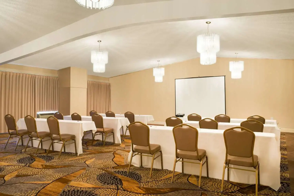 Ramada by Wyndham San Diego North Hotel & Conference Center - Général