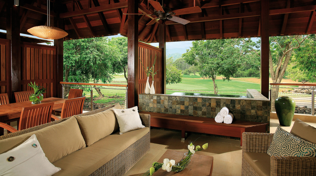 2 Bedrooms Prestige Suite with golf view