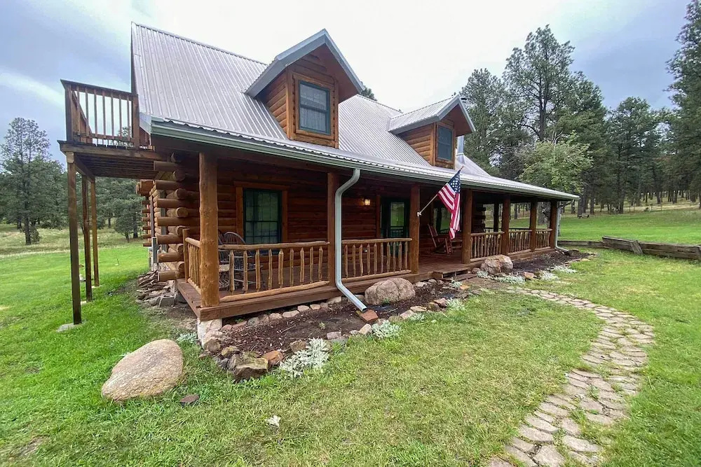 Cozy Alto Cabin on 2 Acres: Near Fishing & Skiing!