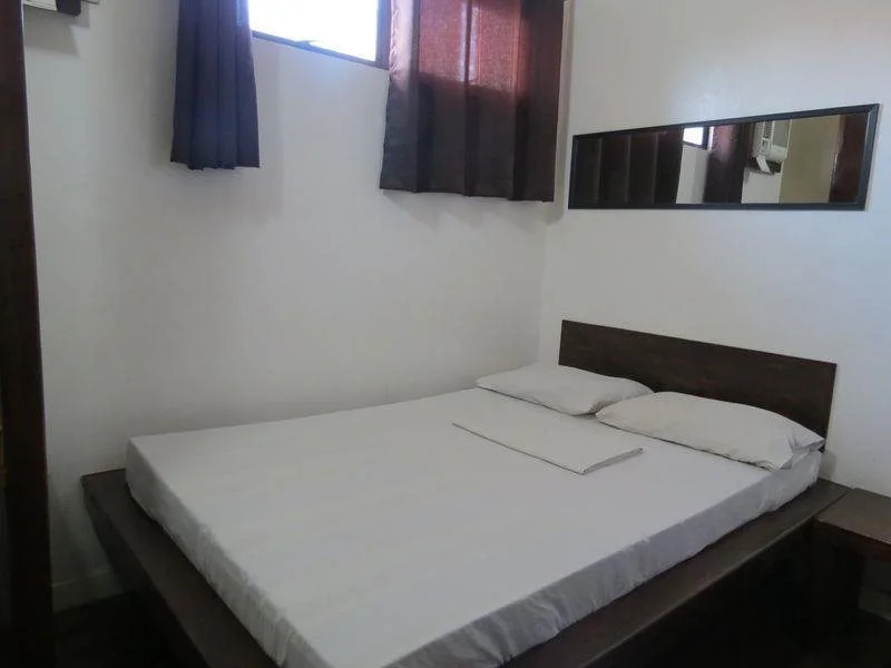 RedDoorz @ Sukitel Budget Hotel Nasugbu