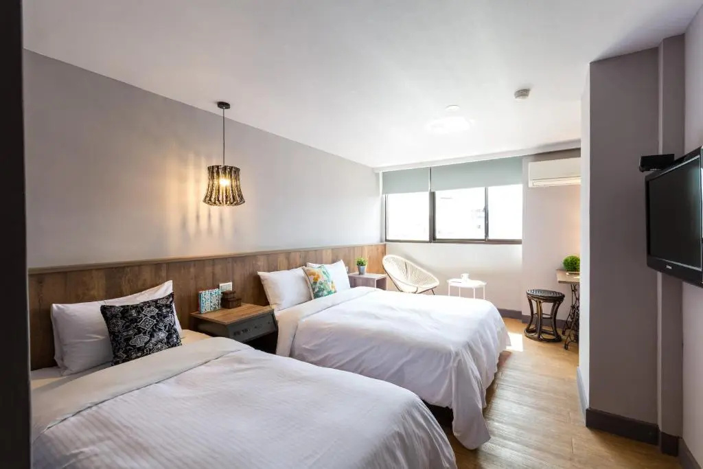 Standard Triple room with city view
