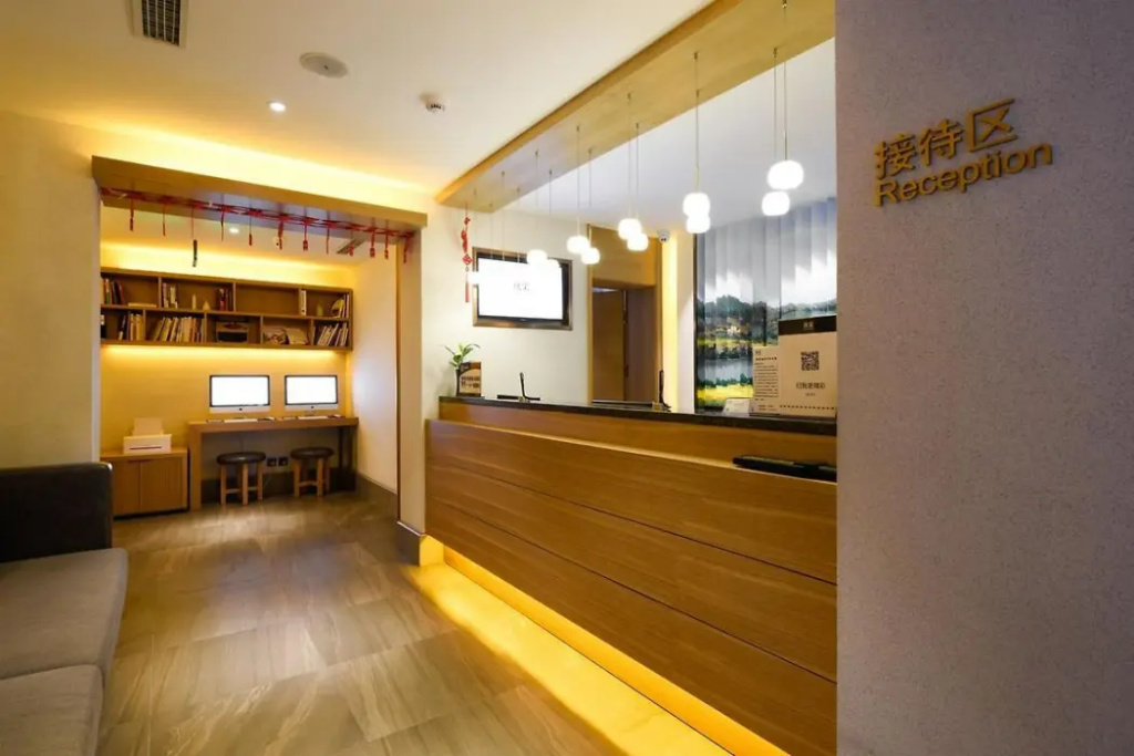Lobby & Reception