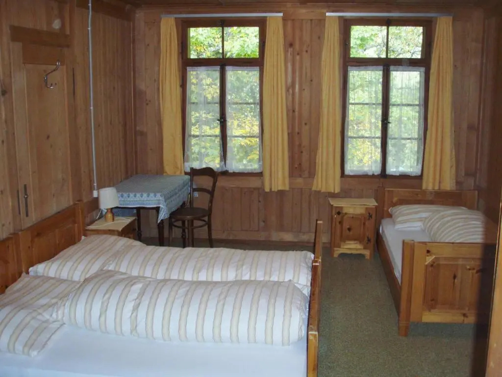 Standard Triple room