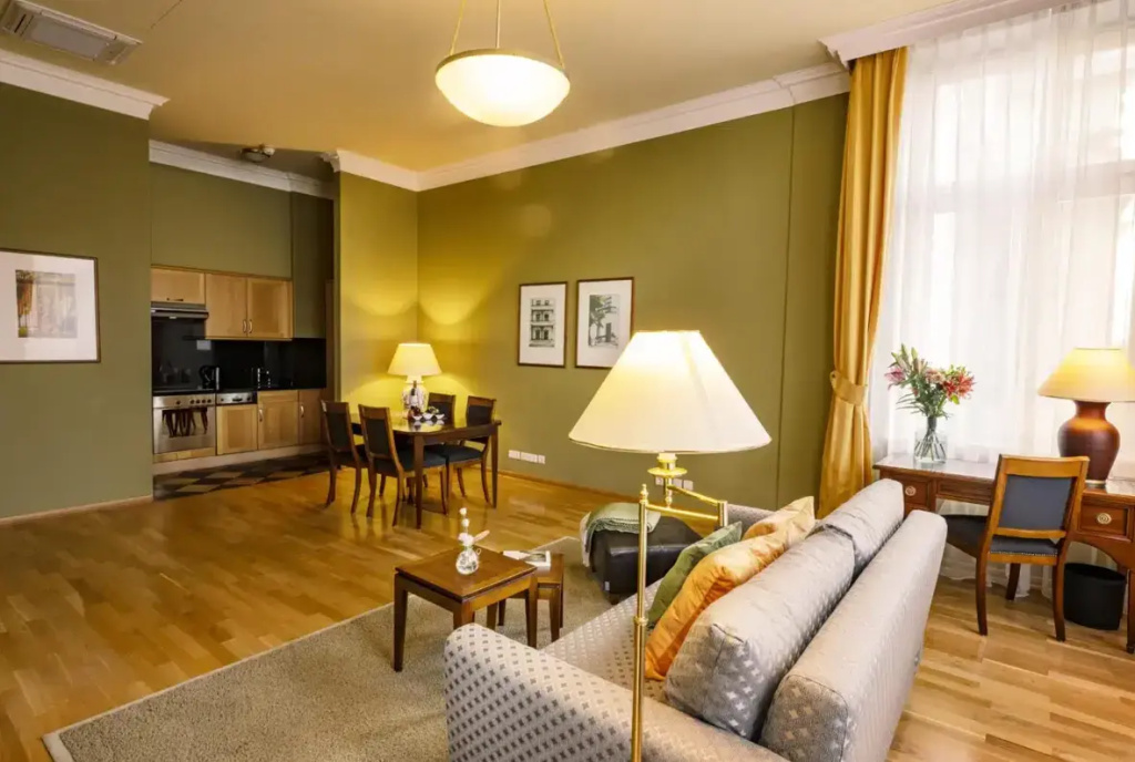Deluxe Suite