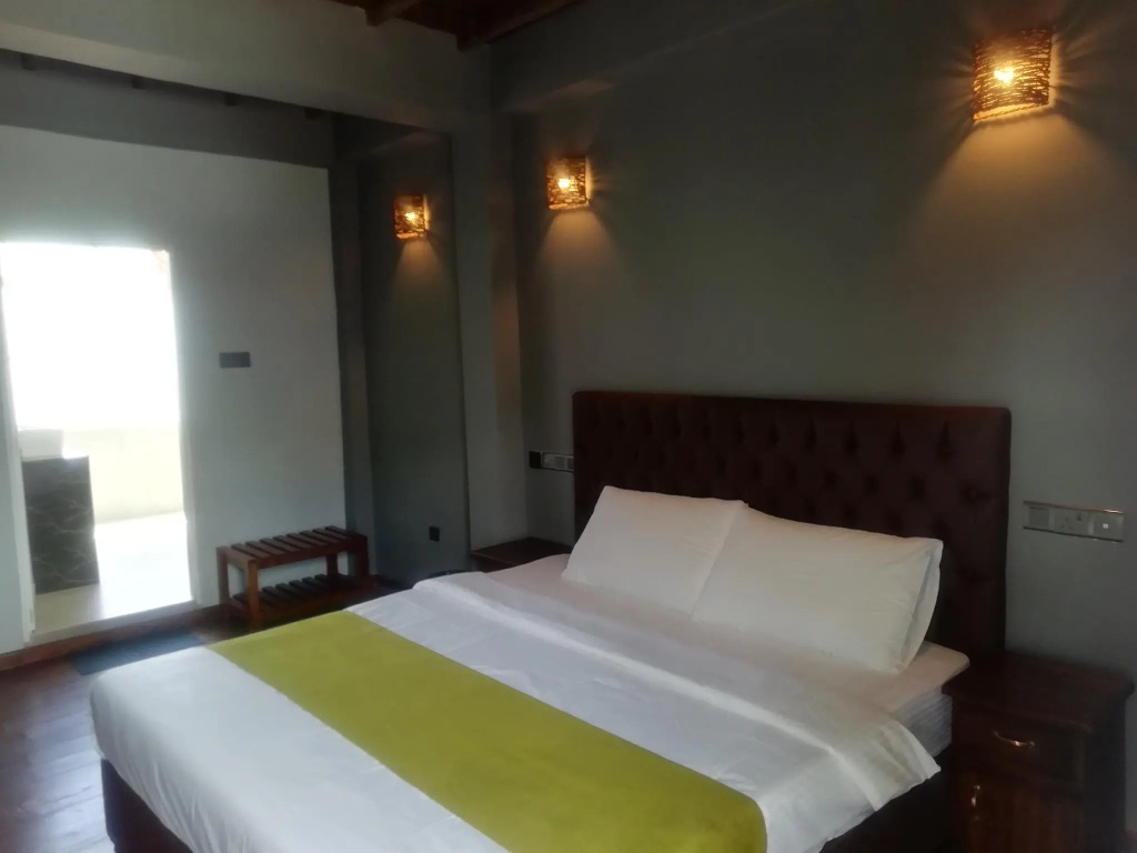 Superior Double room (full double bed)