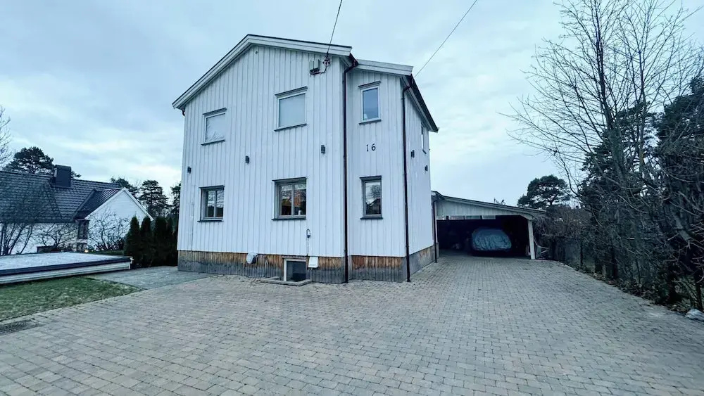 Cozy 2BR Apartment With Parking