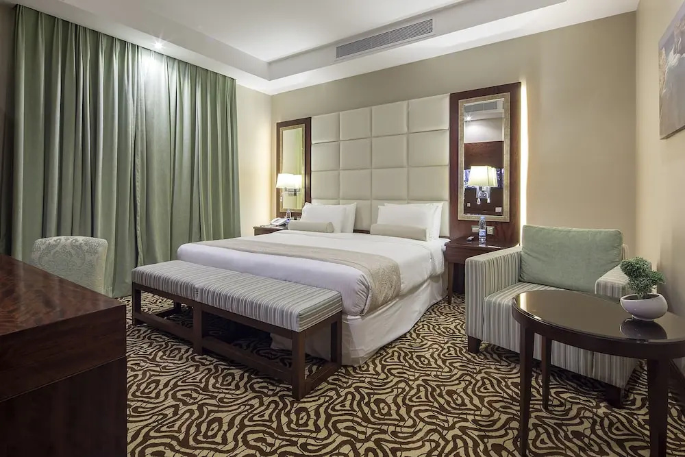 Deluxe Double Suite with balcony (full double bed)