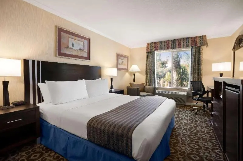 Standard Triple room