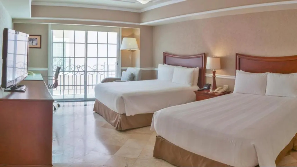 Deluxe Colonial Design Double room twin beds