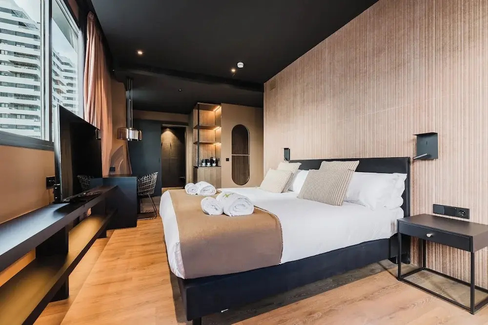 Standard Double room with balcony (full double bed)