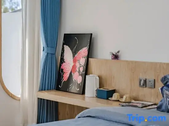 Standard Double room with lake view (full double bed)