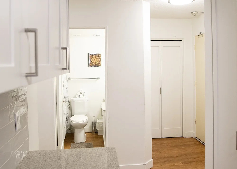 Pelicanstay in Burnaby - фото 10