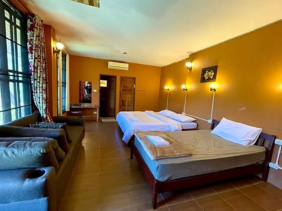 Standard Quadruple room with lake view