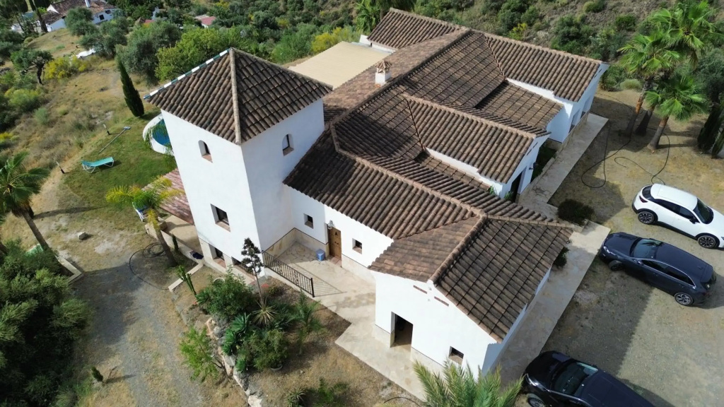 Mansion 7 bedrooms 6 bathrooms with private pool & privacy of 5 ha pure nature