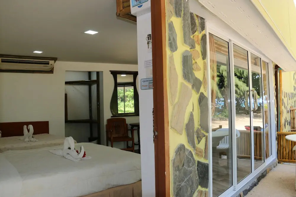 Трёхместный номер Deluxe в Ruan Mai Naiyang Beach Resort