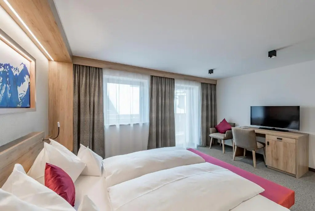 Standard Double room with balcony (full double bed)
