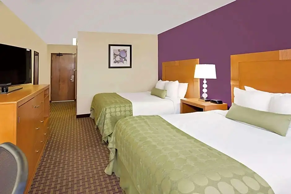 Ramada by Wyndham Marquette - Chambres