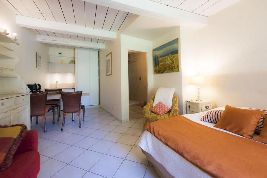 Voir la photo 4 — Studio avec piscine partagee jardin clos et wifi a Forcalquier
