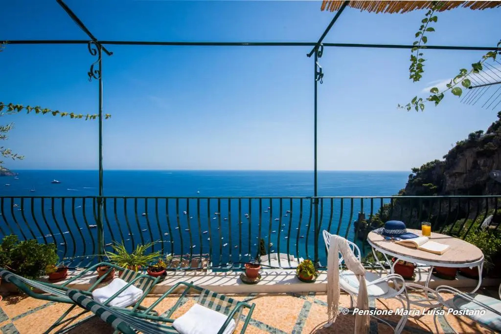 Standard Triple room with sea view