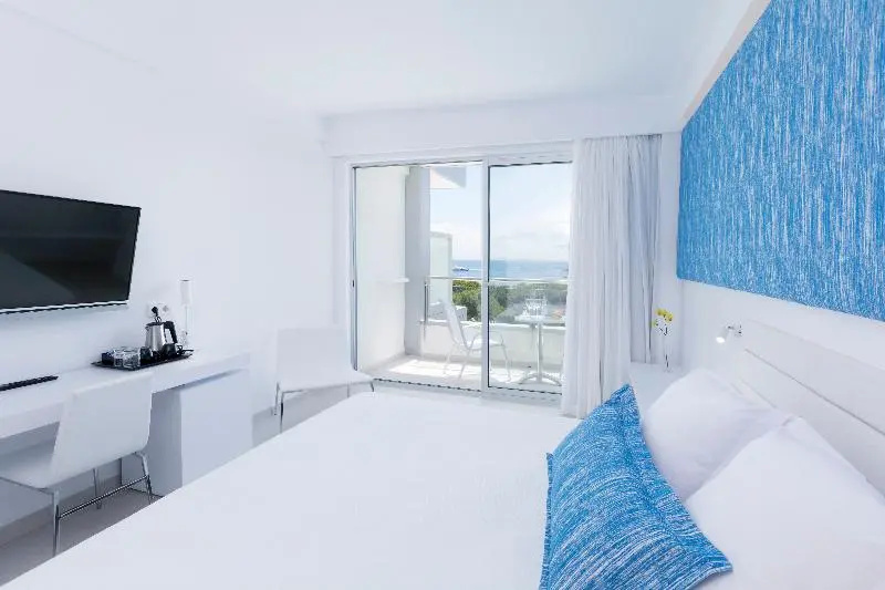 Standard Double room with balcony (full double bed)