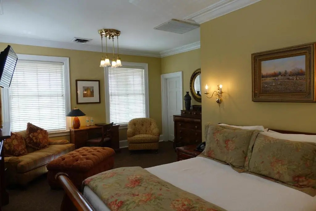 Deluxe Double Cottage (full double bed)