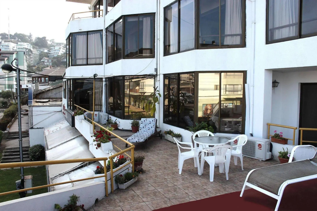 Piero's Hotel - Général